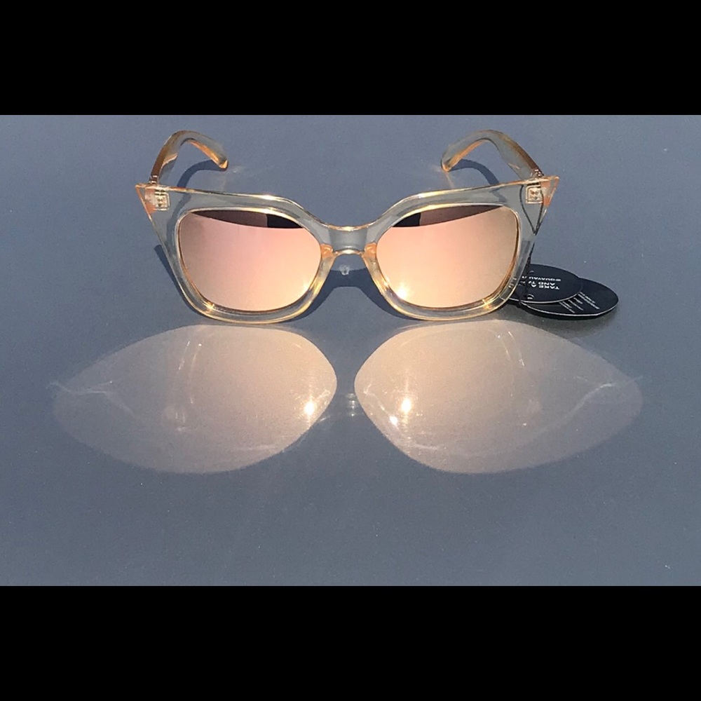 Quay Australia Harper Cat eye Gold/pink sunglasses